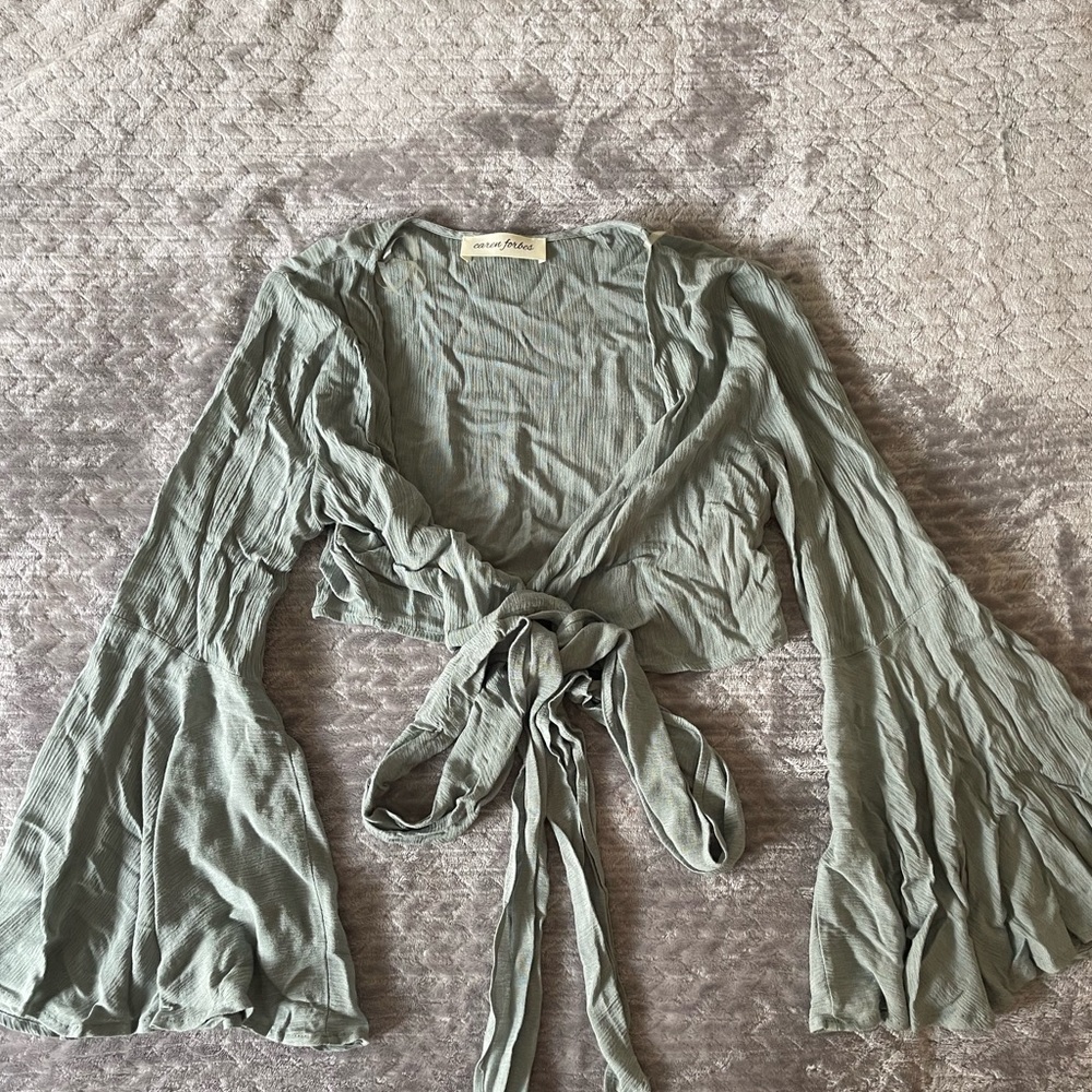 Flowy sleeve front tie shirt